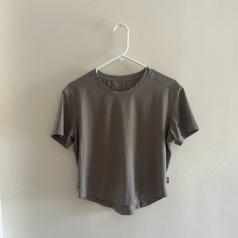 Mountain Hardwear Women's Trekkin Go Short Sleeve size M